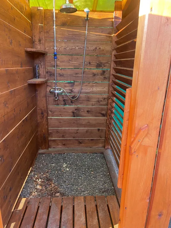 Домик у озера