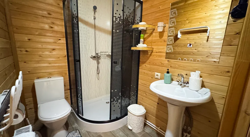 Часть дома с видом на горы