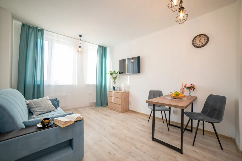 Евро 2К на Академика Ландау 36 для 4 гостей