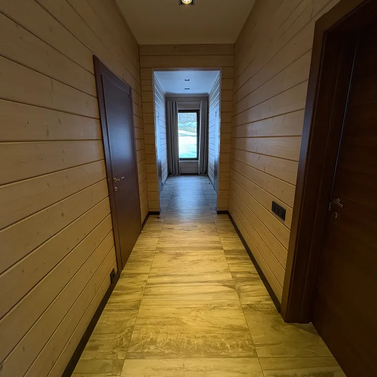 Современный коттедж на берегу озера Лавиярви