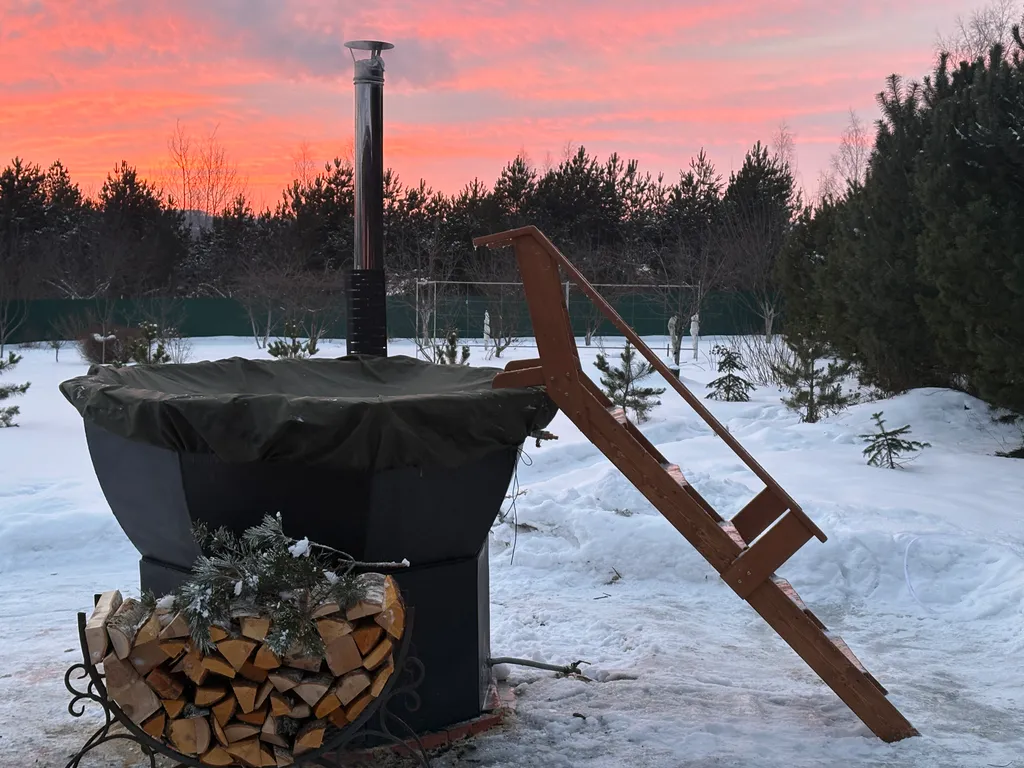 Сруб из бревна с баней внутри