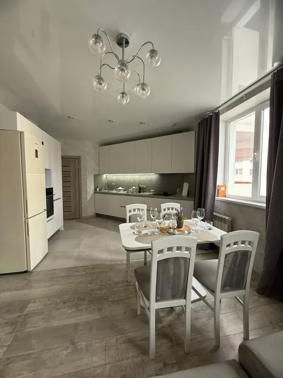 Красивая квартира с панорамным видом на Волгу