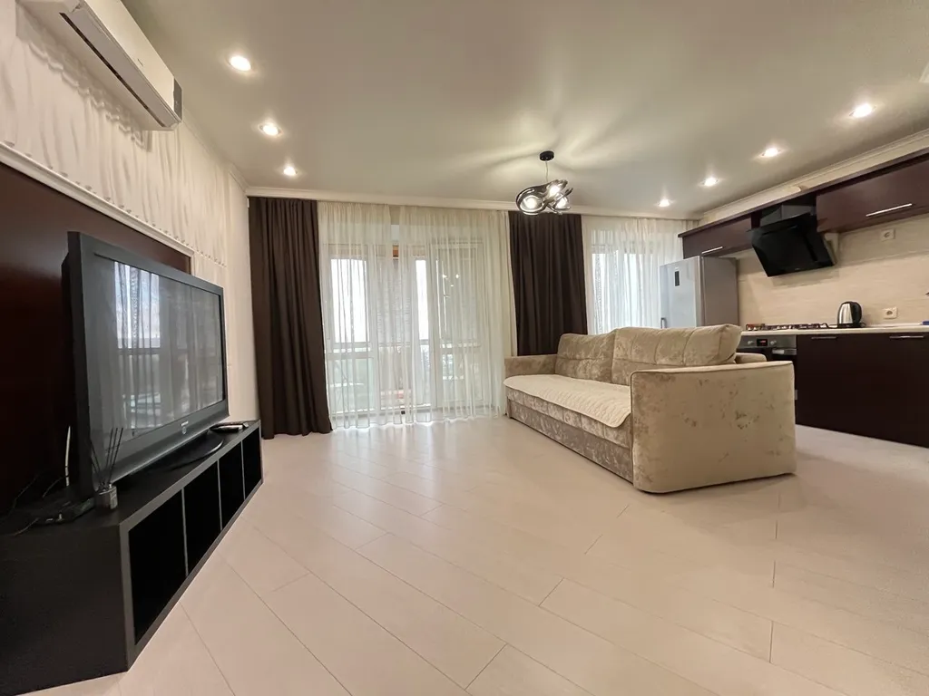 Квартира Большая студия в центре города — аренда посуточно в Альметьевск