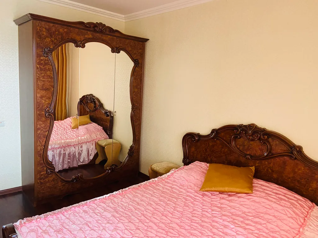 3-комнатная 8-миместная квартира в центре левобережья