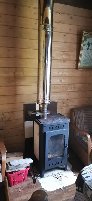 Дом рядом с озером