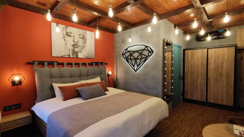 Уютная комната-студия на берегу Волги