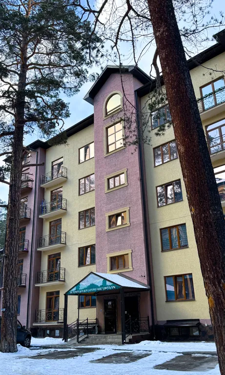 Уютная квартира в сосновом лесу в сердце гор