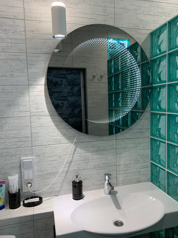 Студия с камином и креслом - коконом для двоих