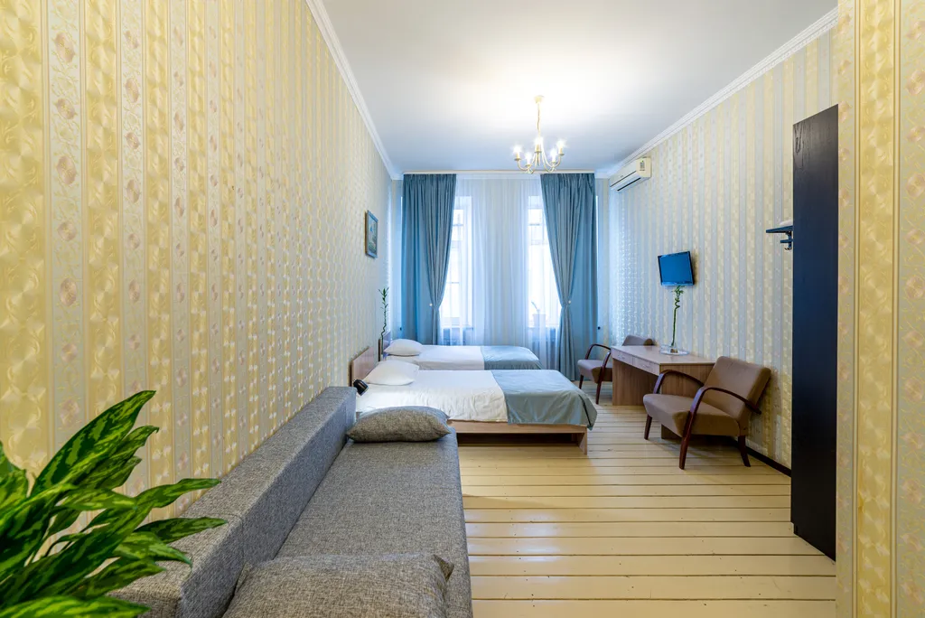 Квартира Квартира Эконом с 2 кроватями и диваном, с общей душевой комнатой — Санкт-Петербург