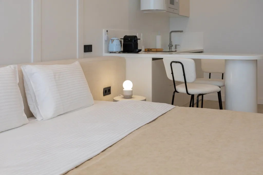 Молочный берег с панорамным видом на море