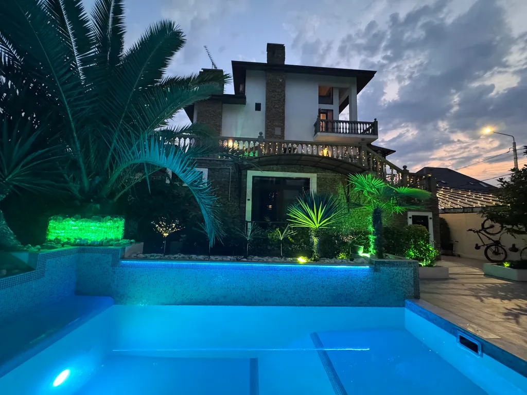 Коттедж Домик у бассейна — Сириус