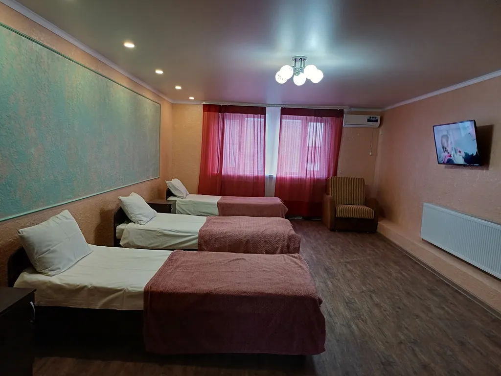 Уютный двухэтажный дом в центре города( 2 этаж)