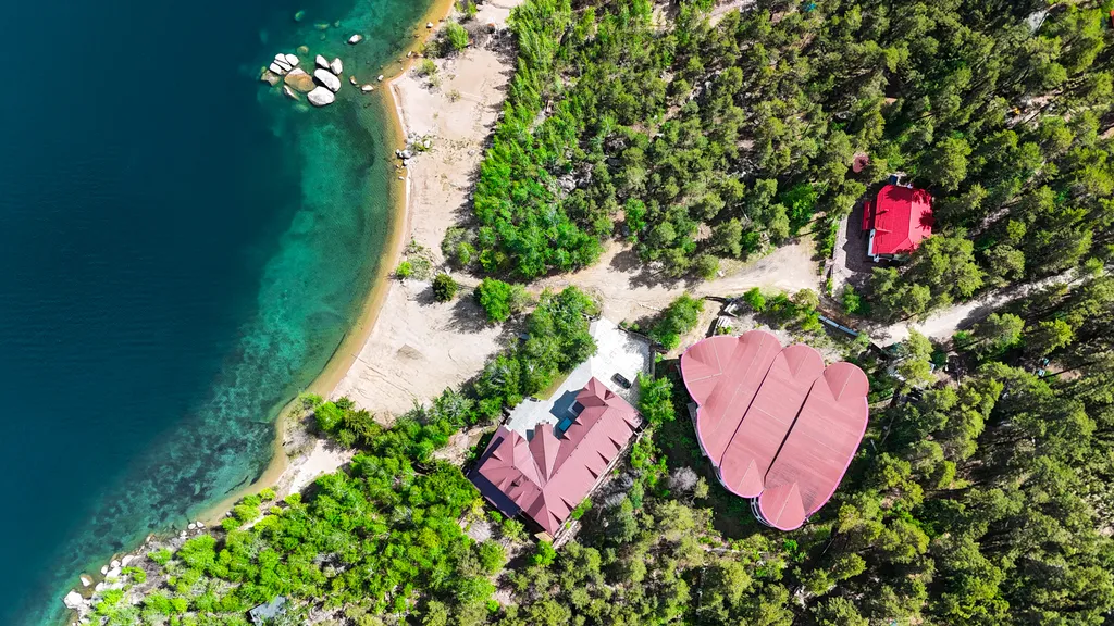 Уютный коттедж на берегу озера