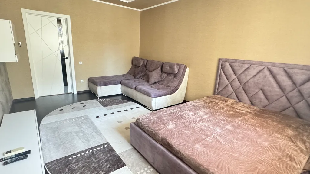 Коттедж с двориком и гаражом