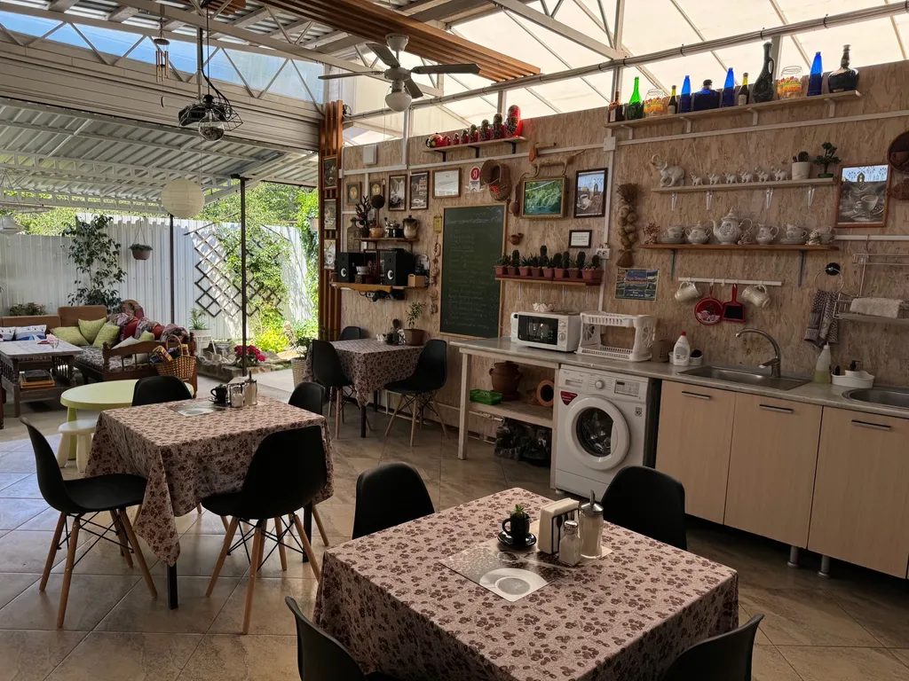 Домик с двуспальной кроватью и террасой