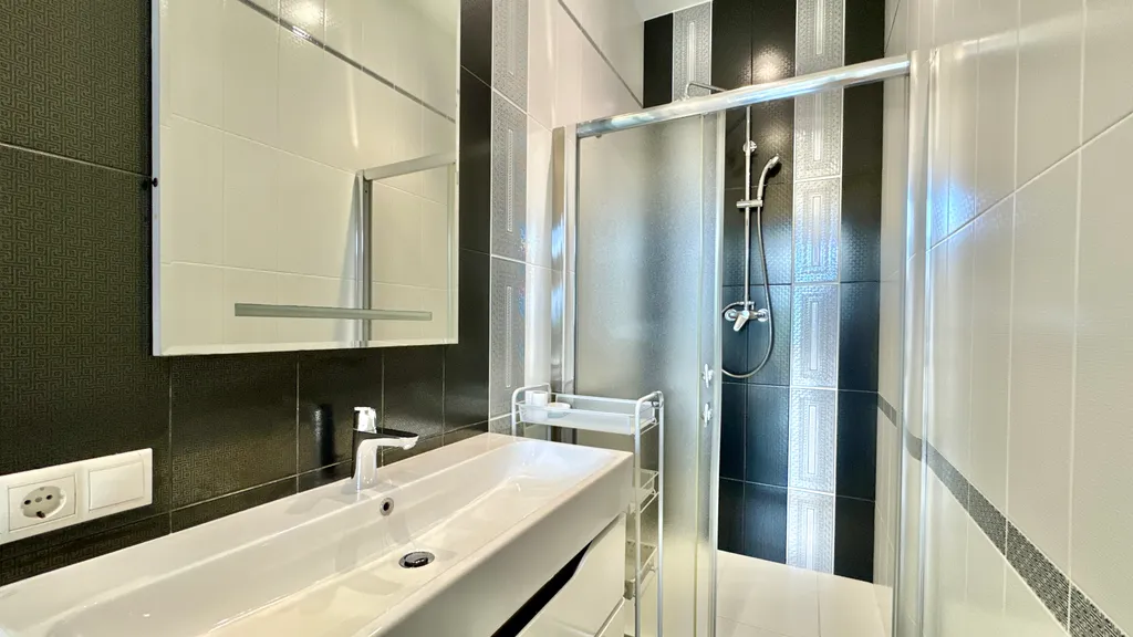 Дом с видом на горы и море