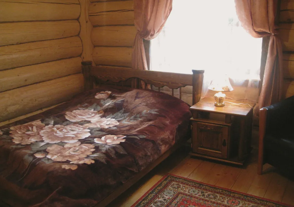 Бревенчатый коттедж на озере Селигер