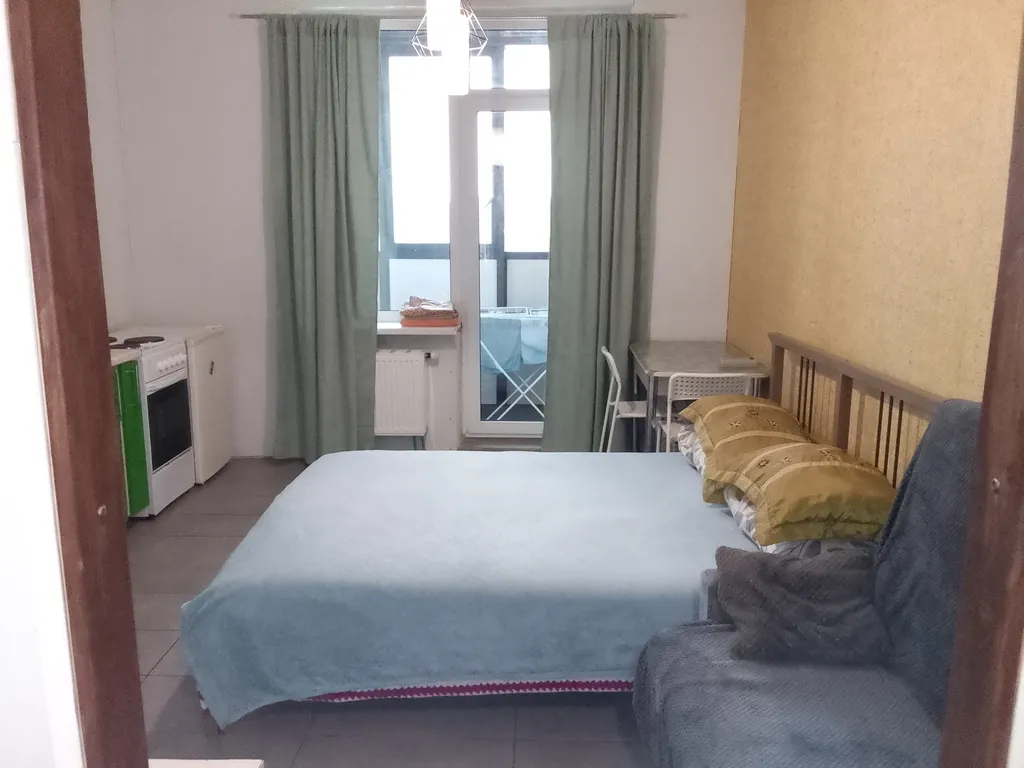 Студия в современном новом доме на проспекте Строителей