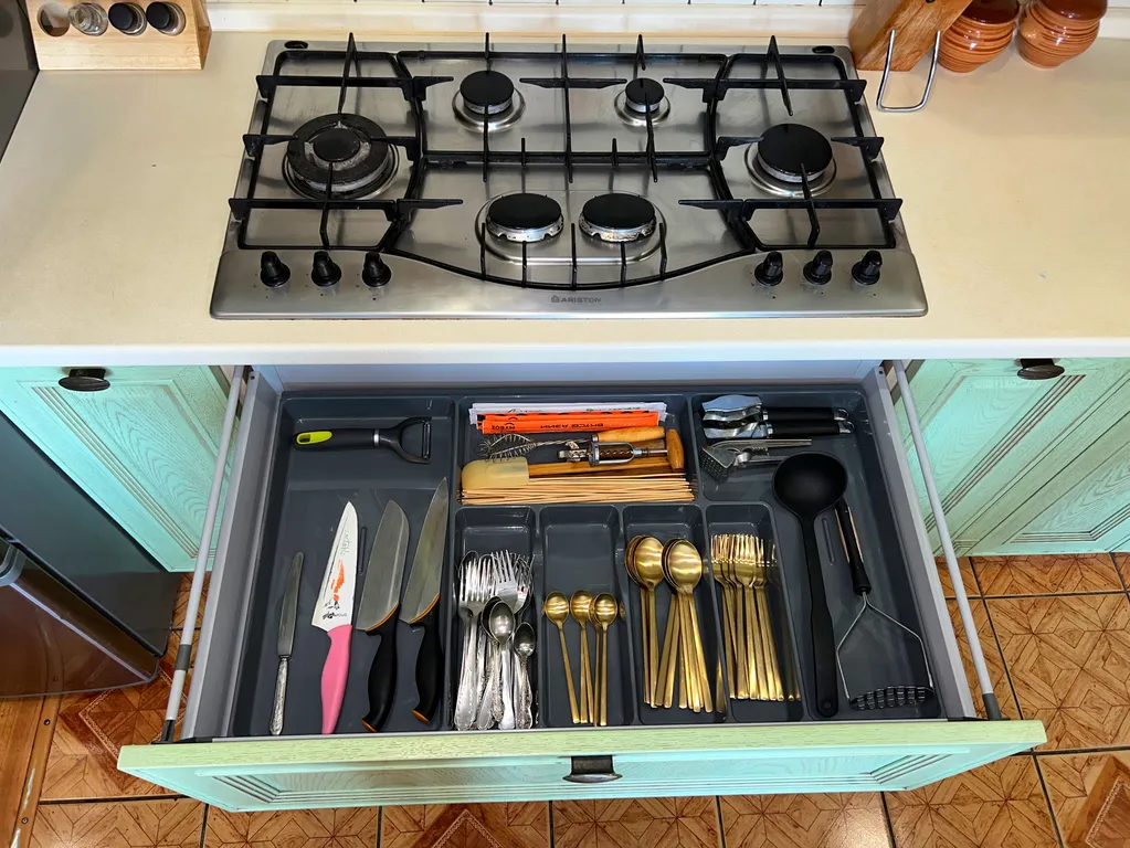 Двухэтажный коттедж на зелёной территории