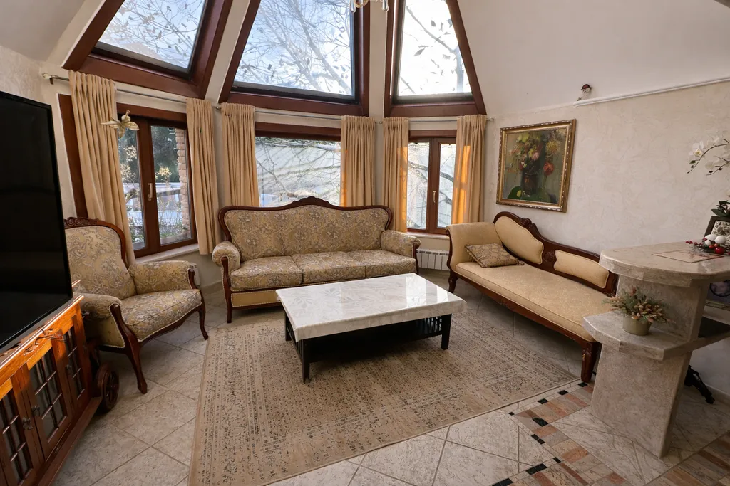 Вилла на первой линии Эсто-садка через дорогу от Горки города