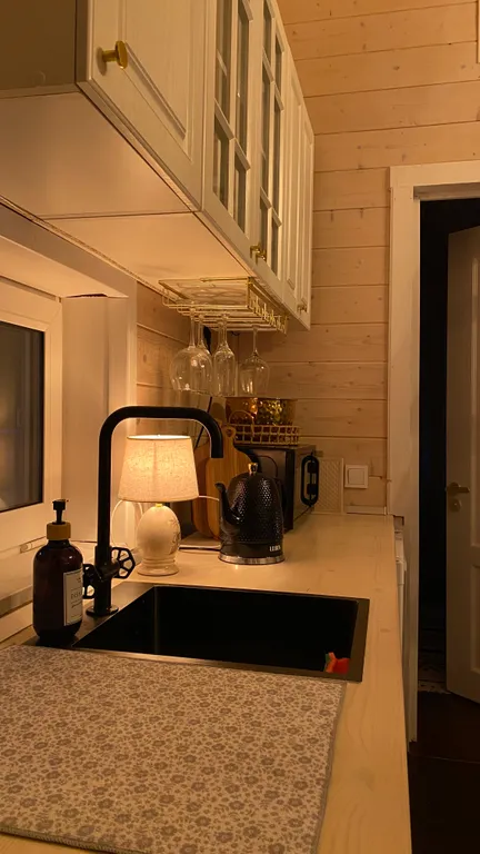 Голландский домик у леса