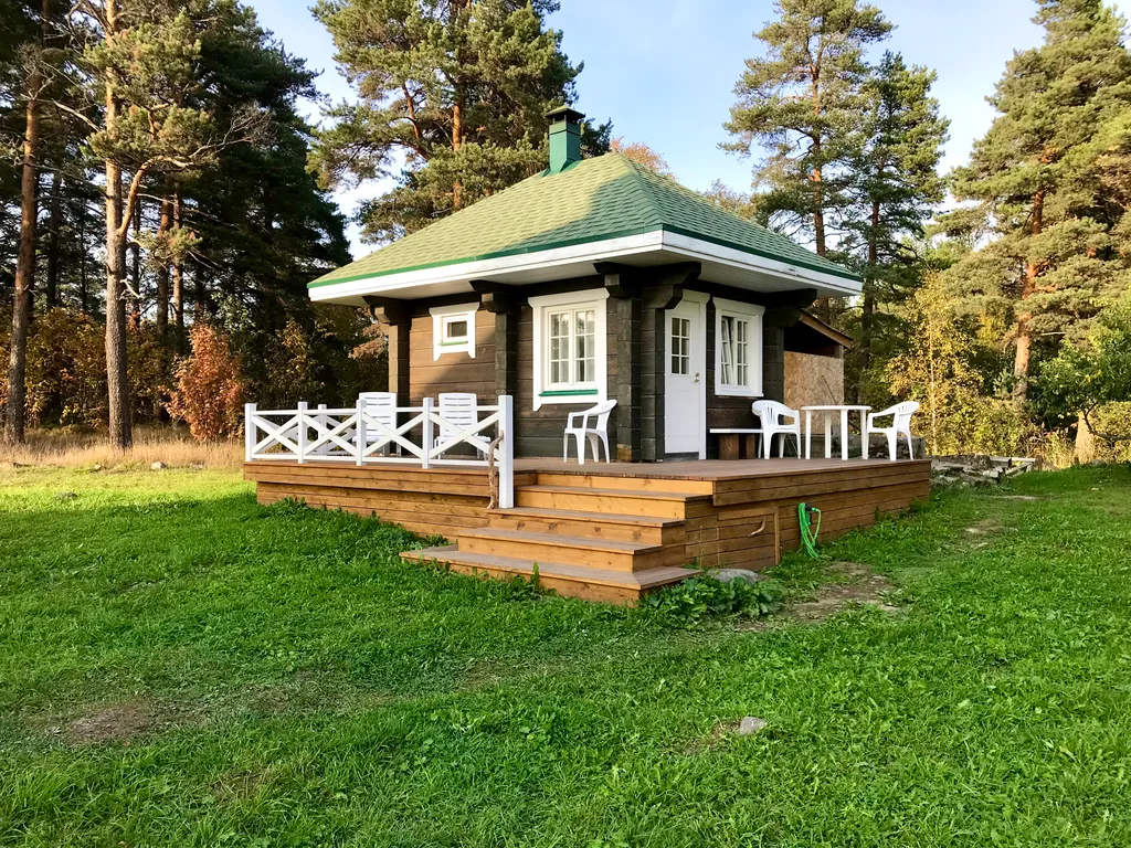 Дом на скале с видом на залив