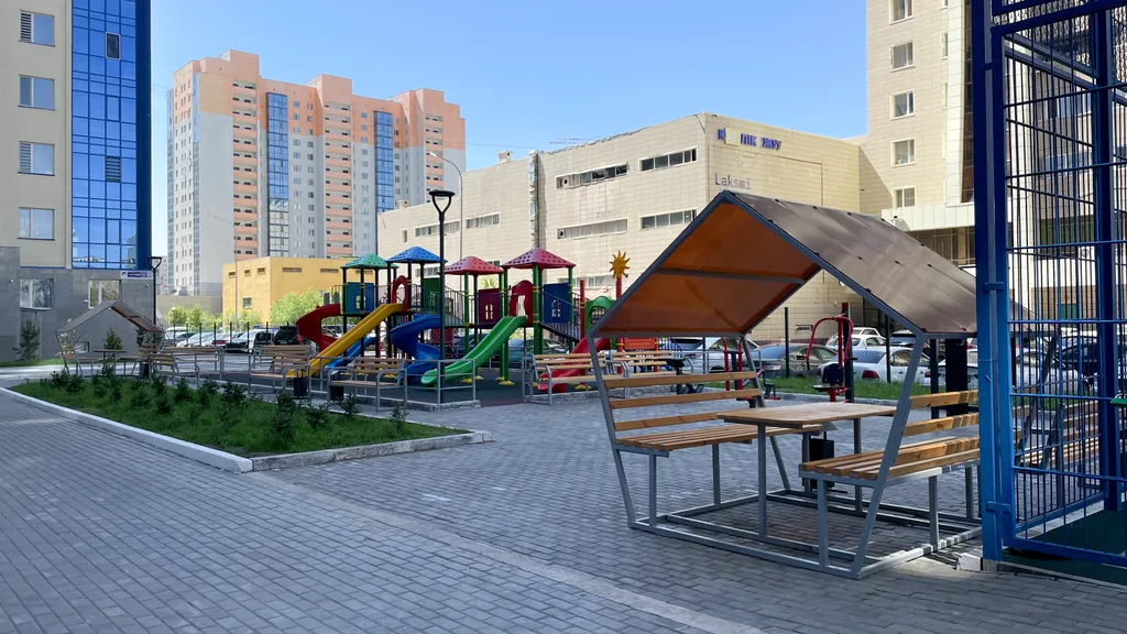 2-комнатная с видом на город возле набережной в старом центре Астаны