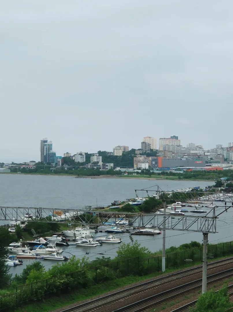 Яхт-клуб и небольшой пляж на Моргородке, от дома 5-7 минут ходьбы