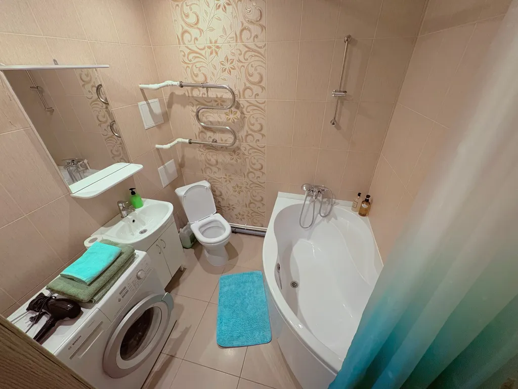 Green Apartment с ванной и большим ТВ