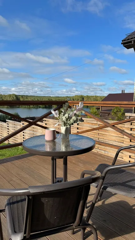 Уютный дом с видом на реку