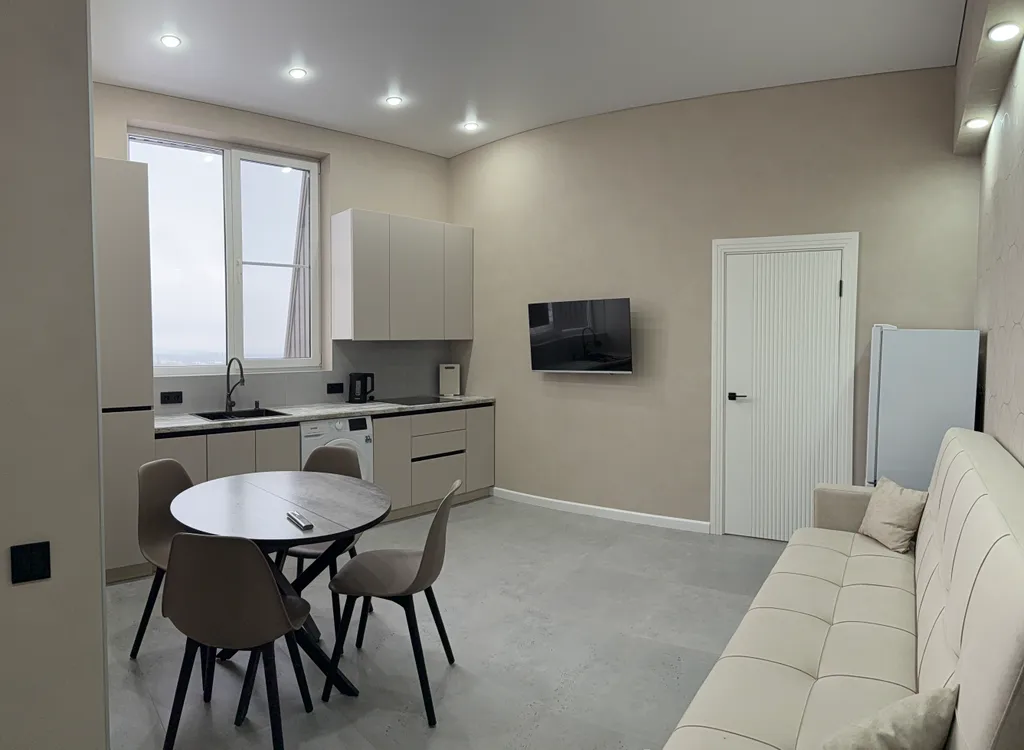 Просторная светлая квартира в центре города — аренда посуточно в Нальчик