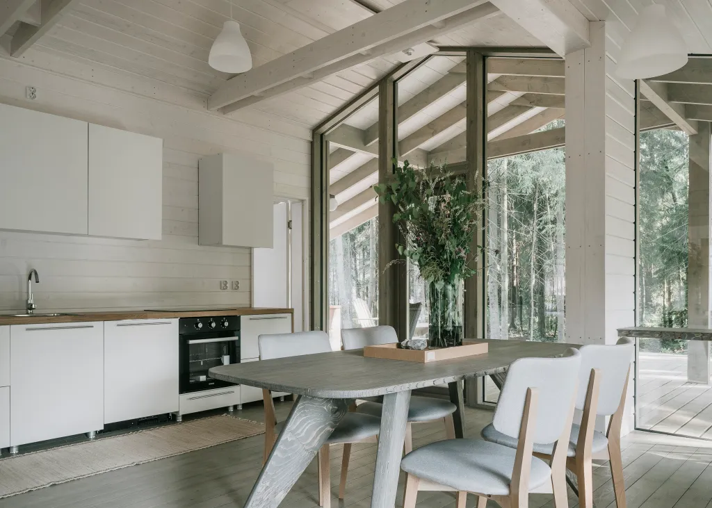 Загородный дом с террасой, баней и видом на лес