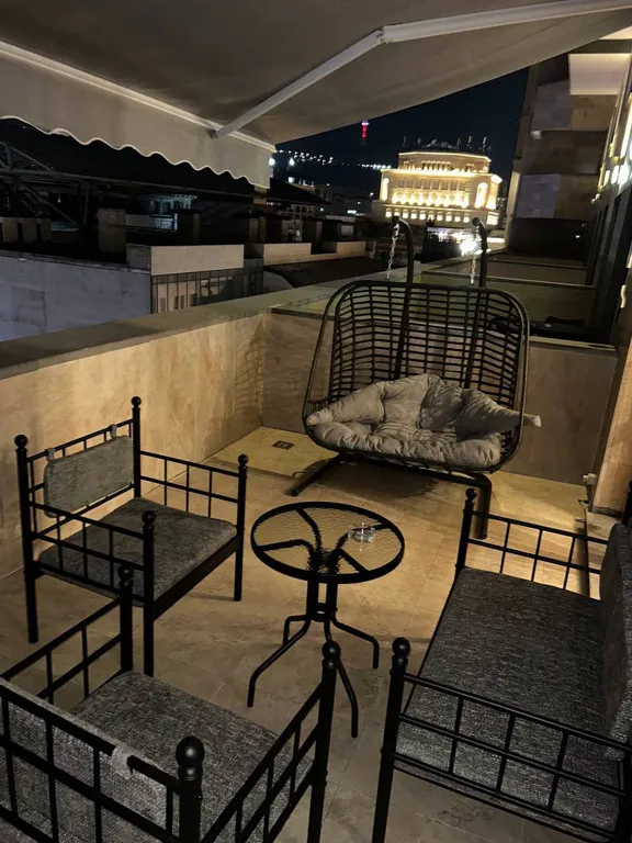 Prime apartment with beautiful terrace