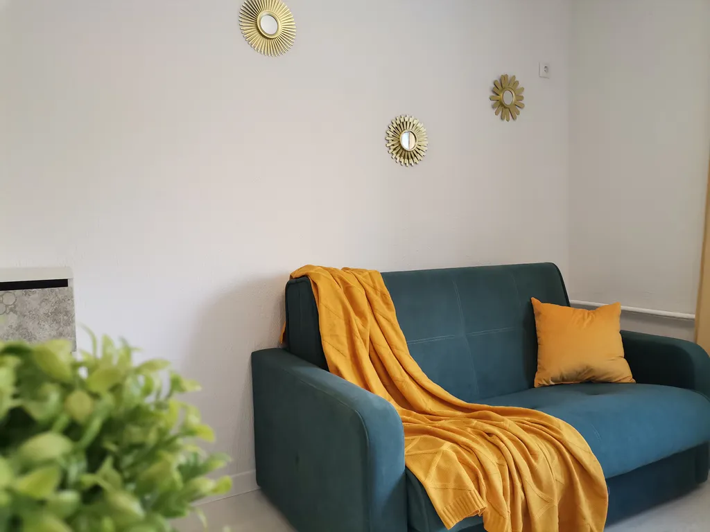 Квартира Современная студия на улице Мельникайте — Тюмень