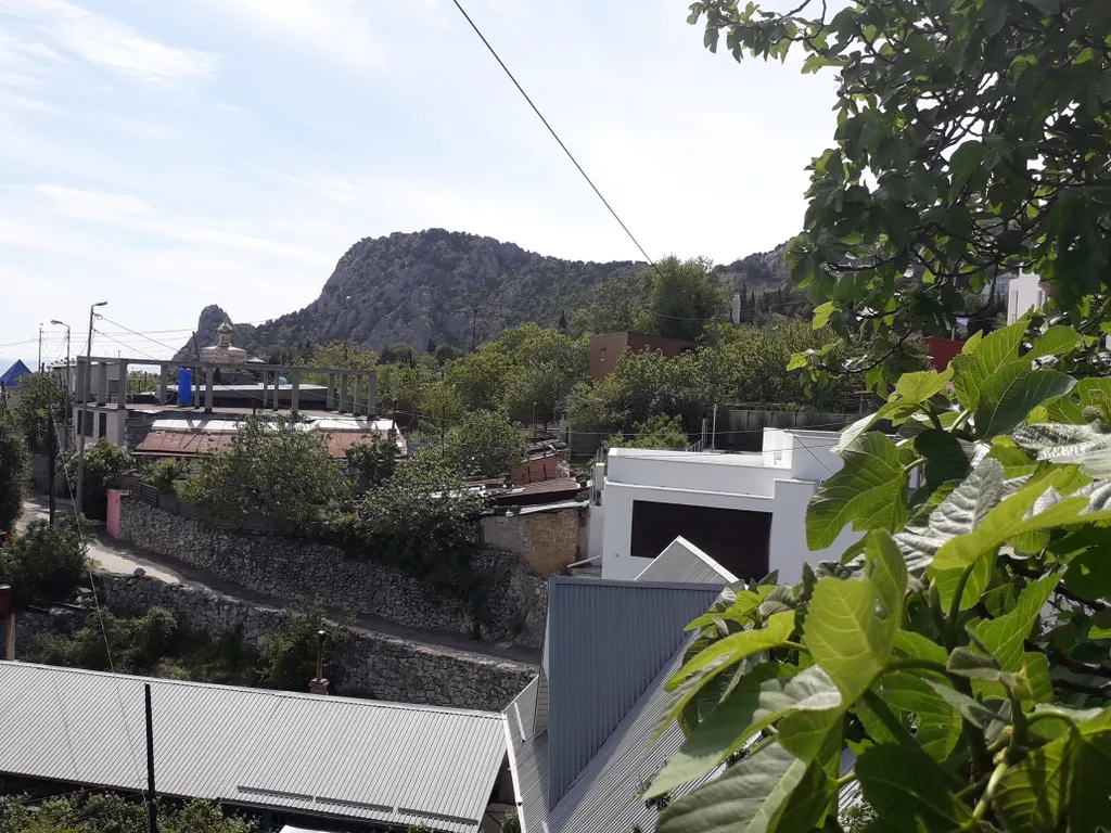 Уютный дом с двориком, с видом на море и горы в Симеизе