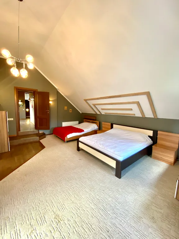 Вилла с круглым бассейном