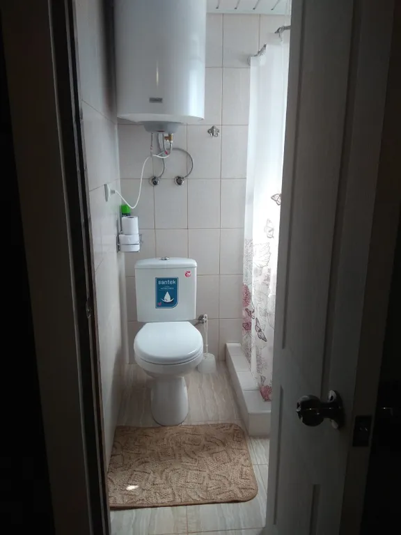 Уютный домик с террасой и видом на море, душ и туалет в помещении