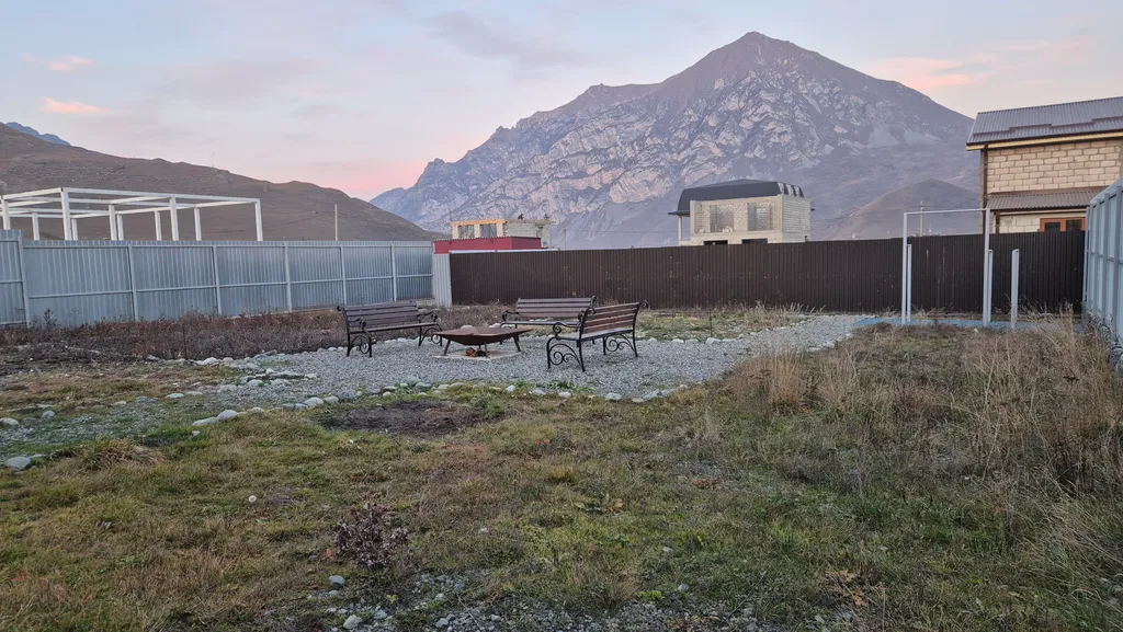 Домик с камином в горах