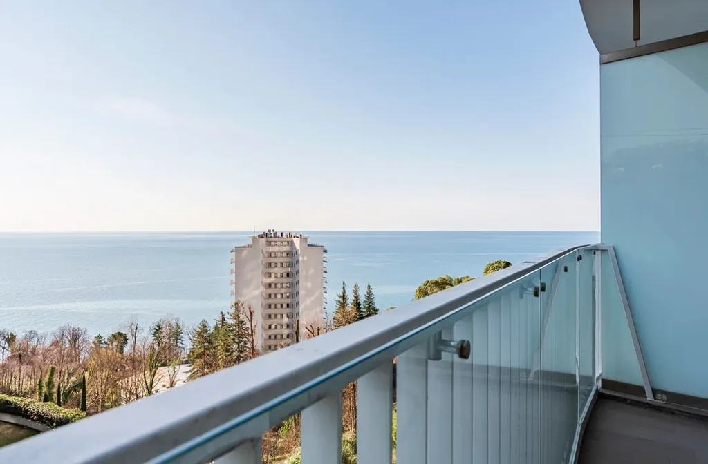 Большой апартамент с видом на море