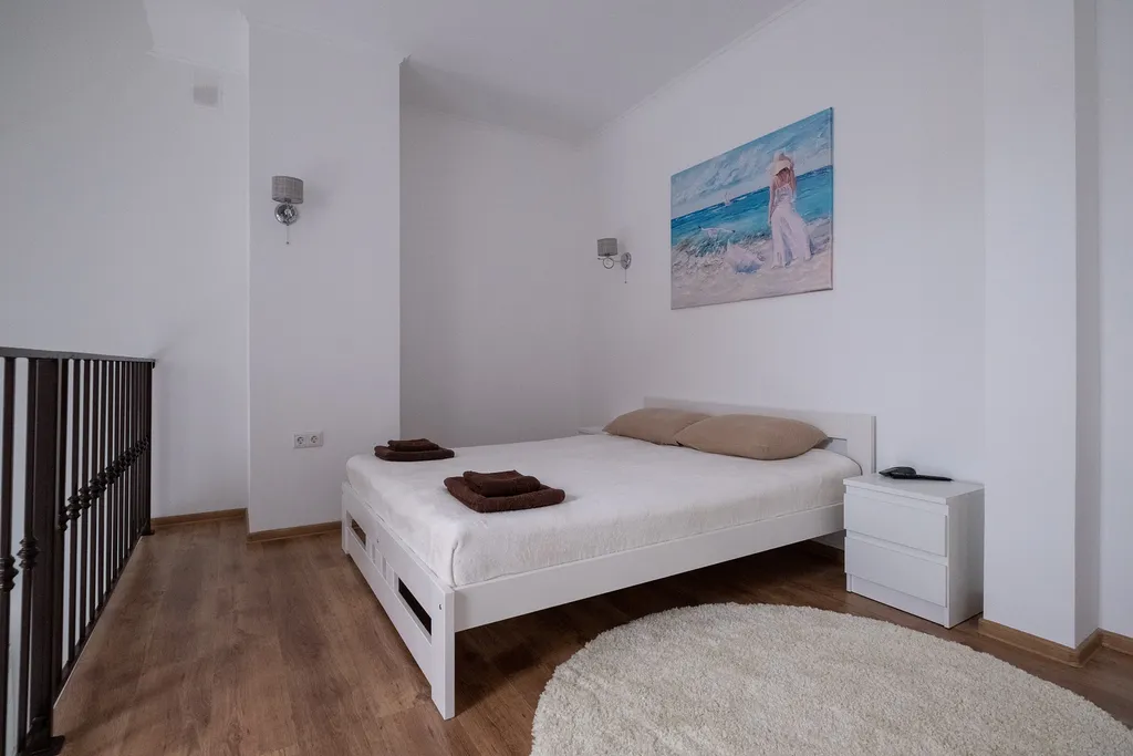 Трёхкомнатные двухуровневые апартаменты 163