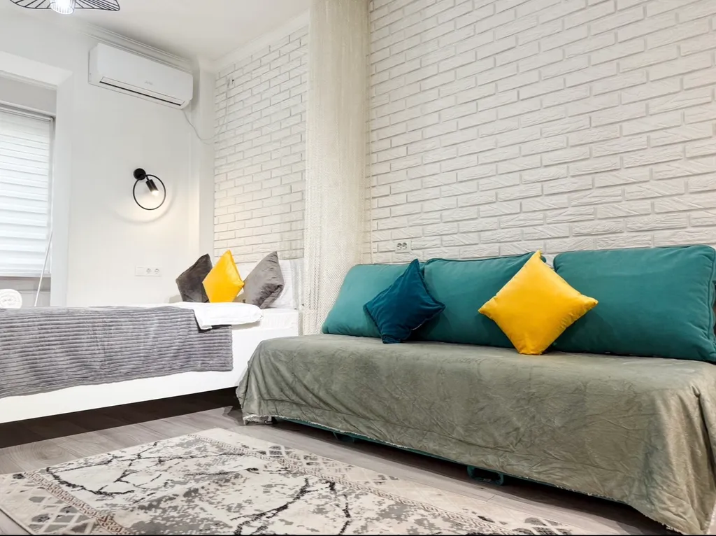 Рядом автовокзал сайран