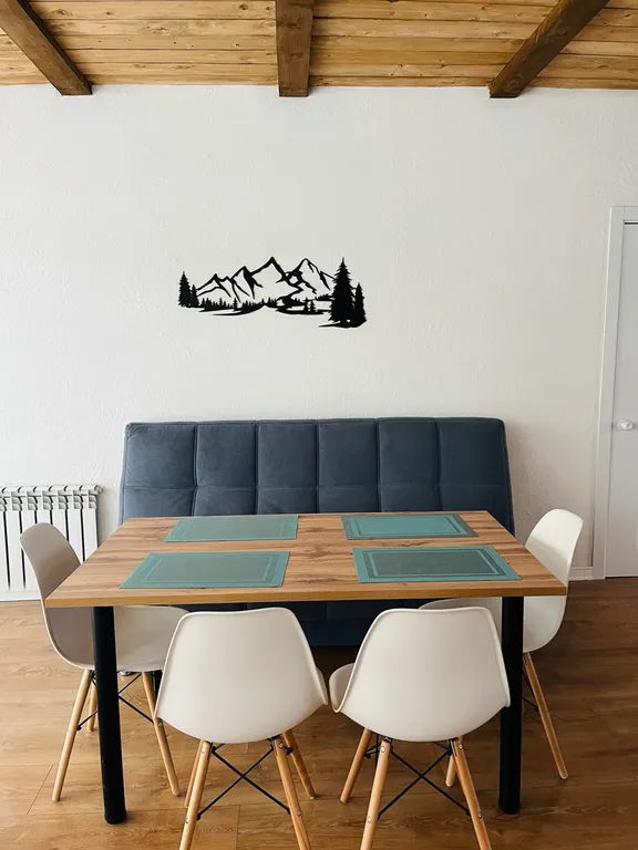 Уютный дом среди гор