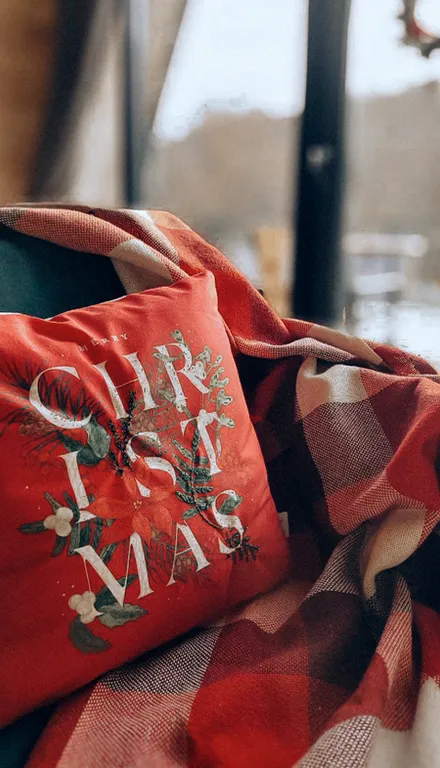 Двухэтажный а-фрейм 2 с панорамным остеклением и террасой