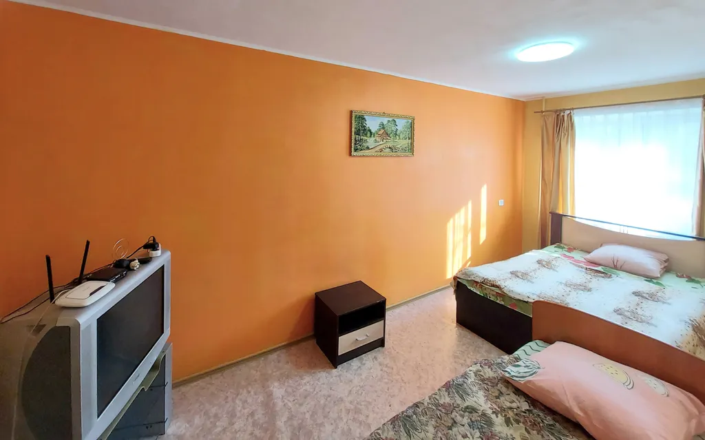 Вместительная трёшка (до 11 чел.) с изолированными комнатами в центре