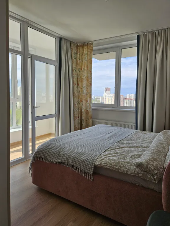 Новая квартира с 3 спальнями, видом на центр города и шикарные закаты