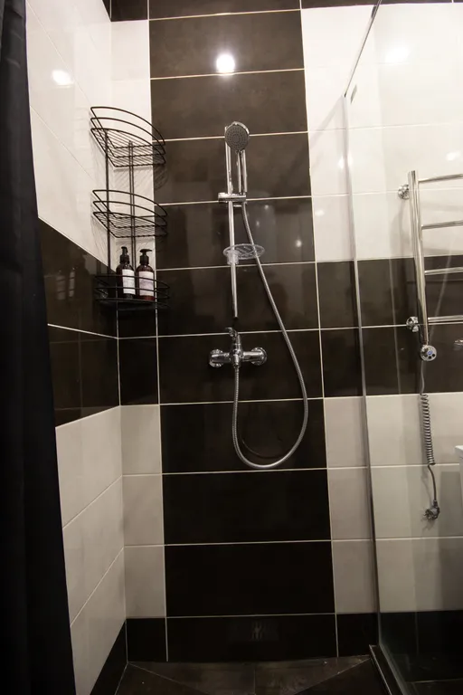 Апартамент с бассейном и балконом