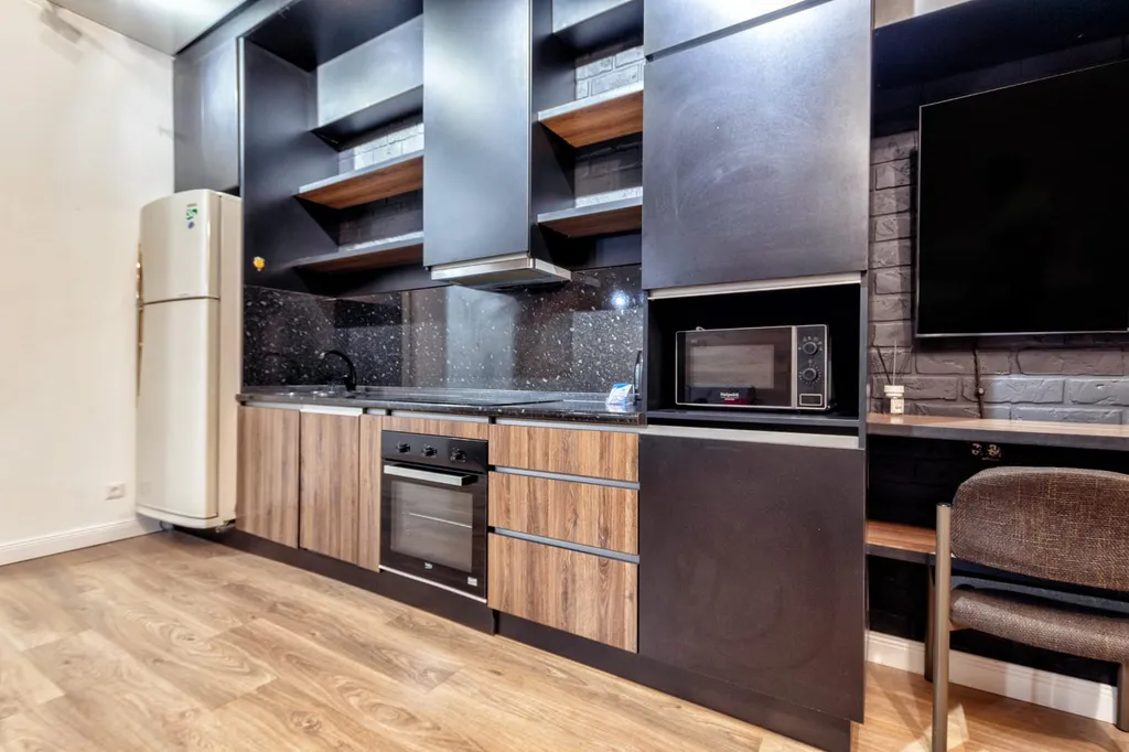 Благоустроенная студия с дизайнерским ремонтом