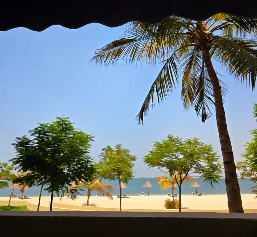 Апартаменты с частным пляжем и видом на море на острове Марджан