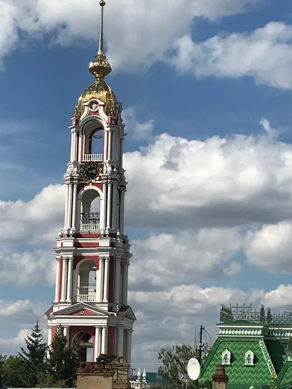 Квартира в центре с красивым видом на колокольню, храм и набережную