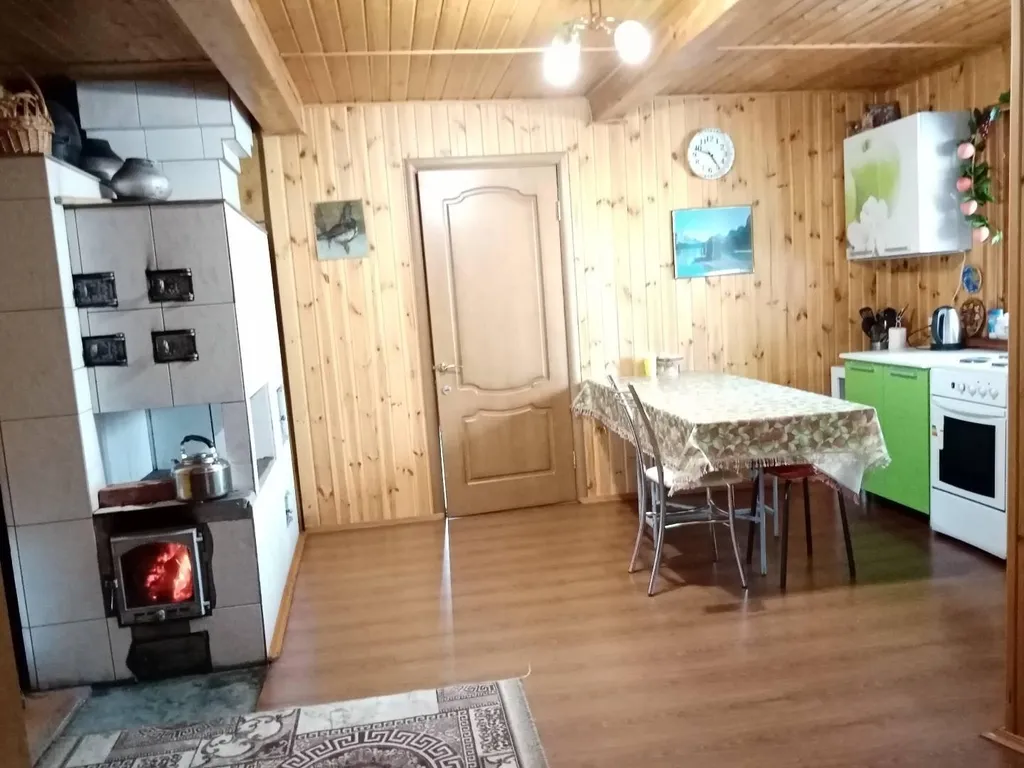 Дом в лесу у реки